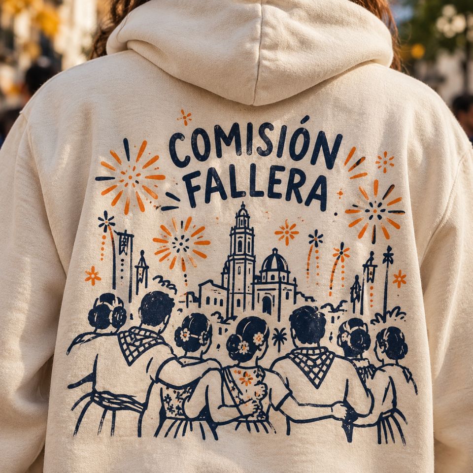 Espalda de una sudadera crema con una ilustración de línea de una comisión fallera